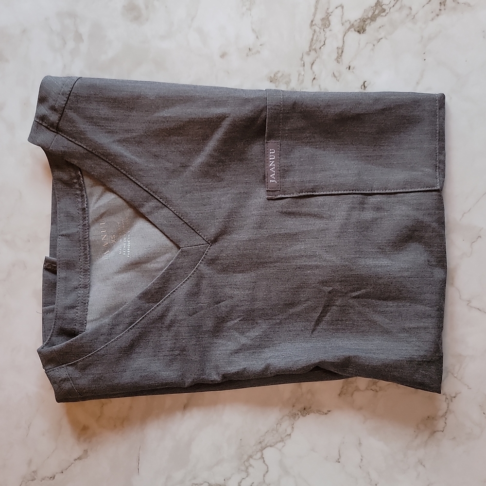 Mens extra small (xs) gray Jaanuu scrub top short sleeve